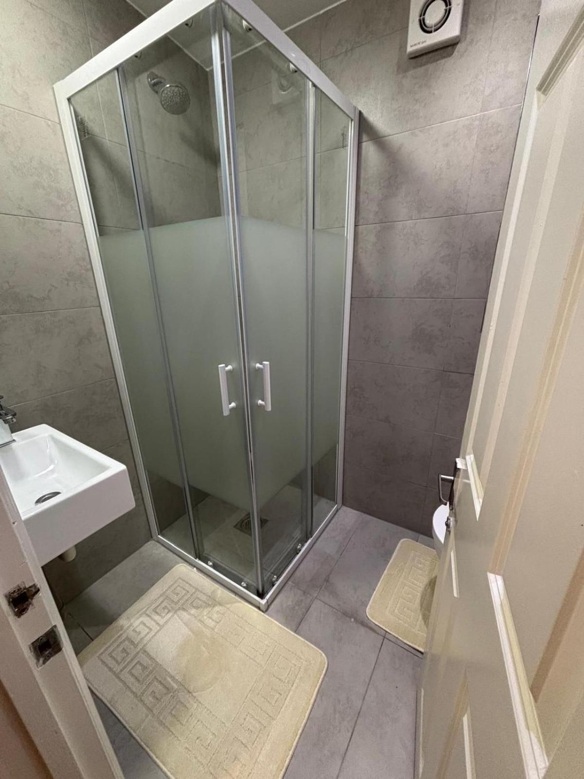 Appartamento Sleep 12 In Brixton - 15 Mins From Station Bt4 *