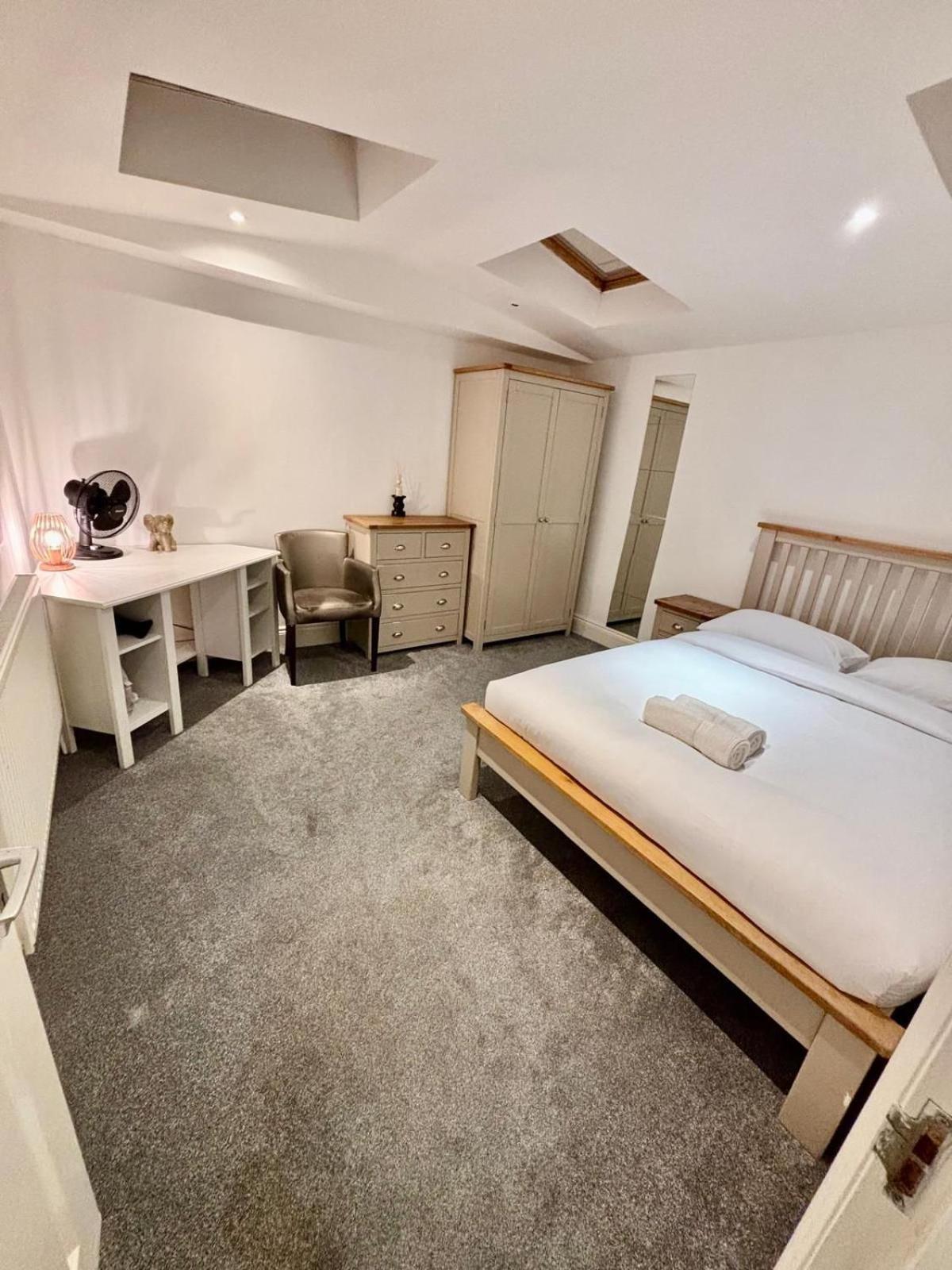 Sleep 12 In Brixton - 15 Mins From Station Bt4 Appartamento